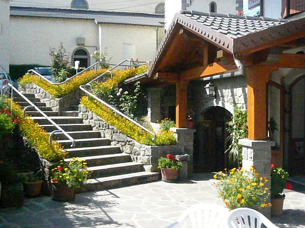 Albergo Ristorante Guerri Pievepelago Exterior foto